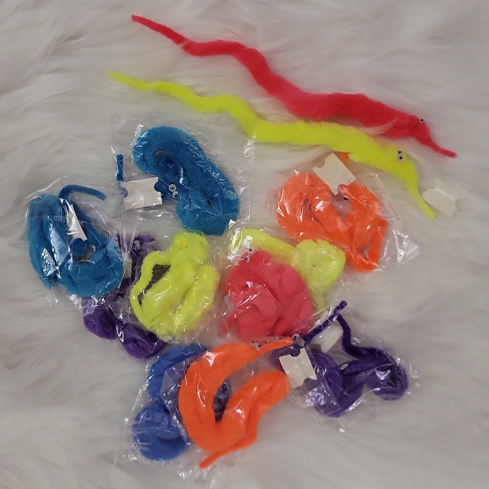 Brand New FUZZY TWIST "WORMIES" CAT TOYS-12 CT.